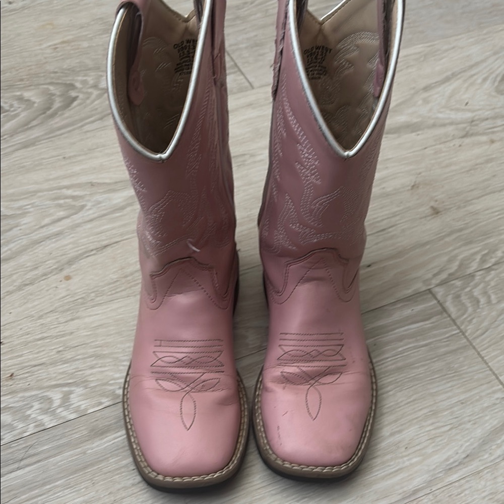 Old West Pink Heeled Boots with Western Charm